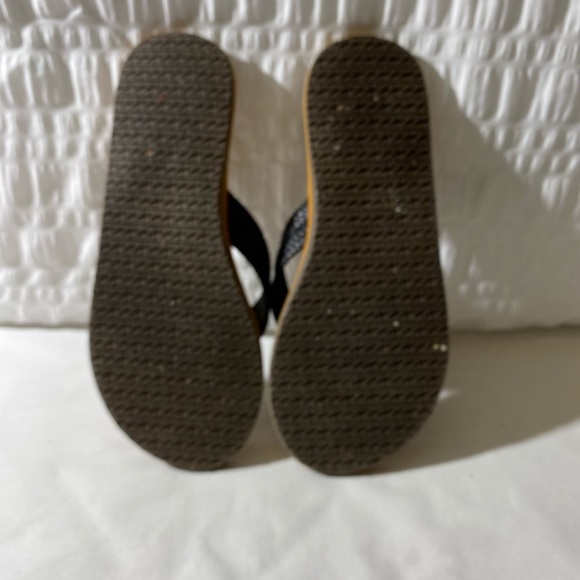 Billabong Woman Size 8 Flipflop. Black and Tan. Good Used Condition Worn Once - Picture 5 of 5
